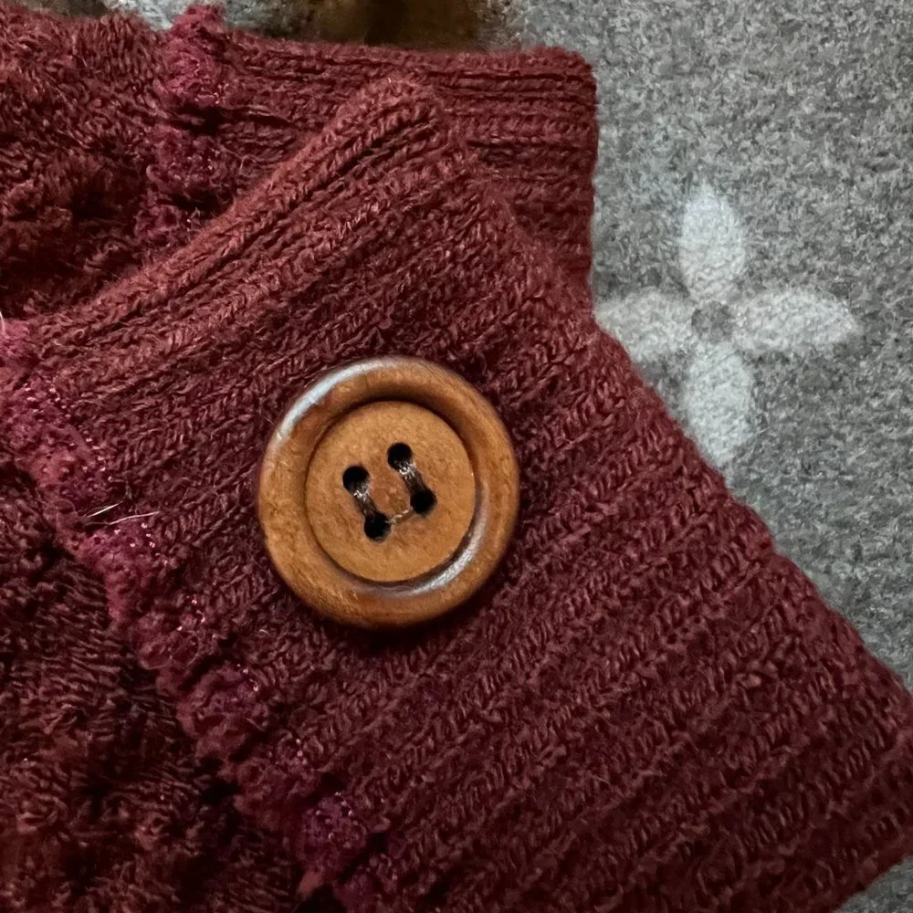 Women’s Winter Warm Gloves Fleece W/ Button Details in Wine